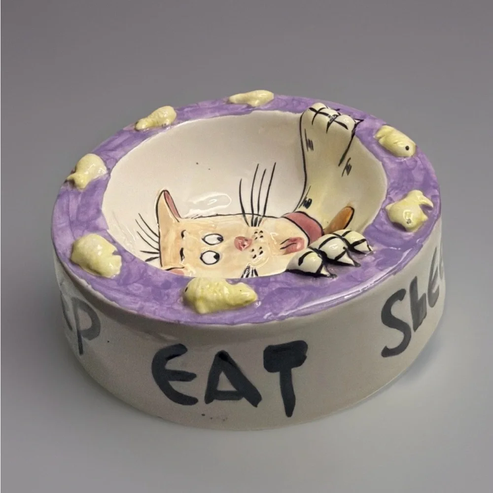 Vintage 1995 “ Eat Sleep” 3D Ceramic Pet’s Serving Bowl. Excellent Condition
